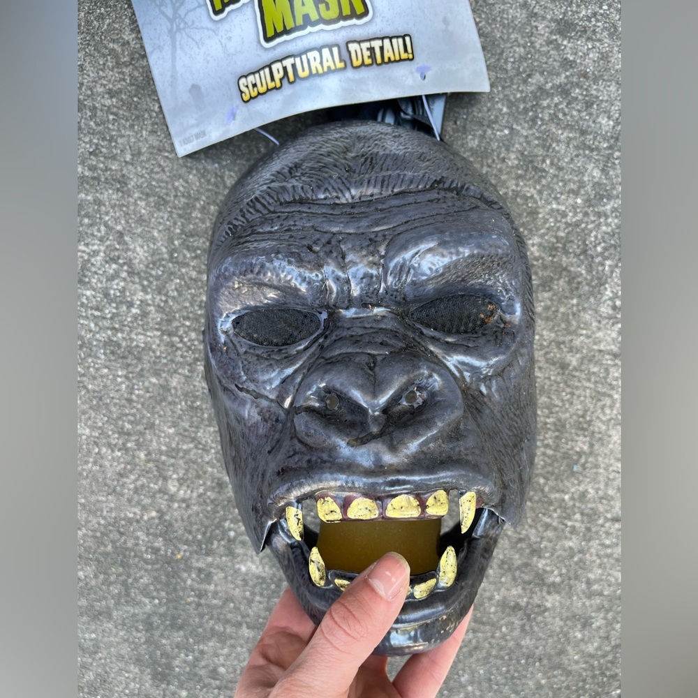 NWT: Gorilla Mask with Sculptural Detail